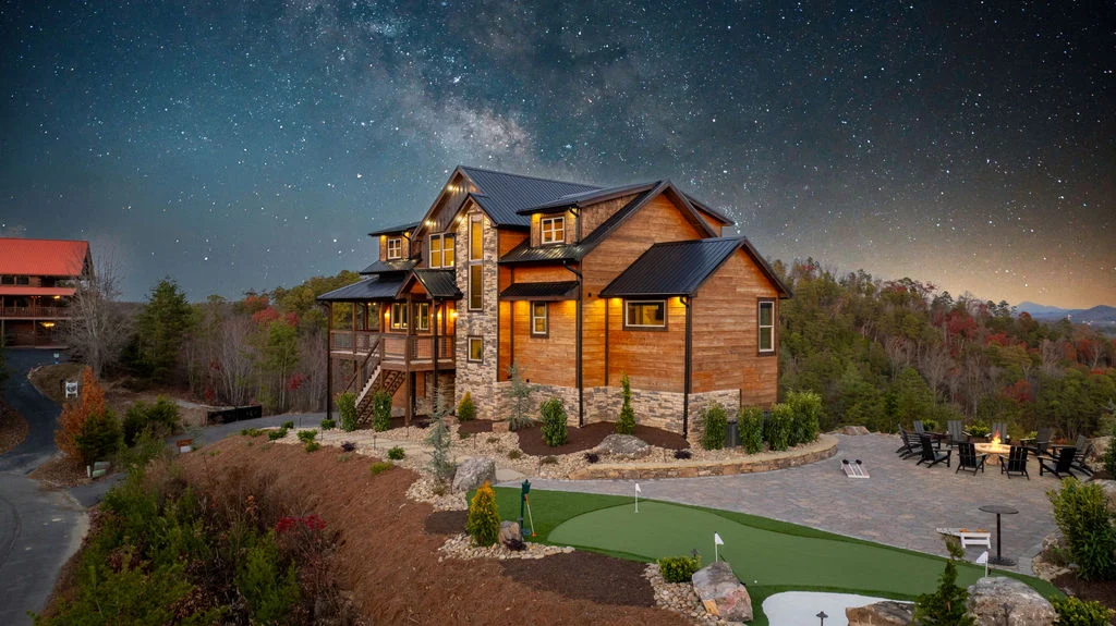 Crown Point Lodge — brand new luxury cabin Laughing Pines near Pigeon Forge